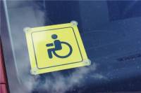 Знак инвалида на стекло